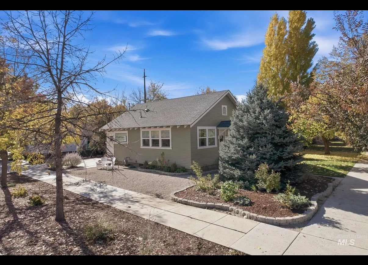 2 bed, 845 sqft, $2,800 — Photo 3