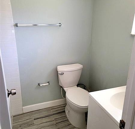 5th image of 1110 Poinsettia Ave
