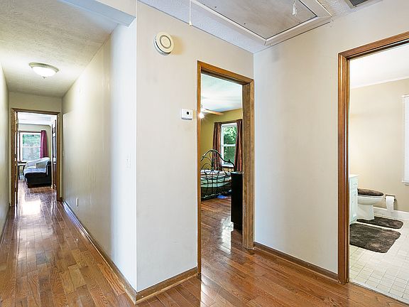 3rd image of 120 Timberlane Dr