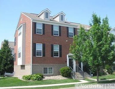 3rd image of 8001 Stratford Cir S