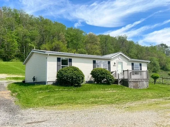 8248 Lappin Ln NE, Mineral City, OH 44656