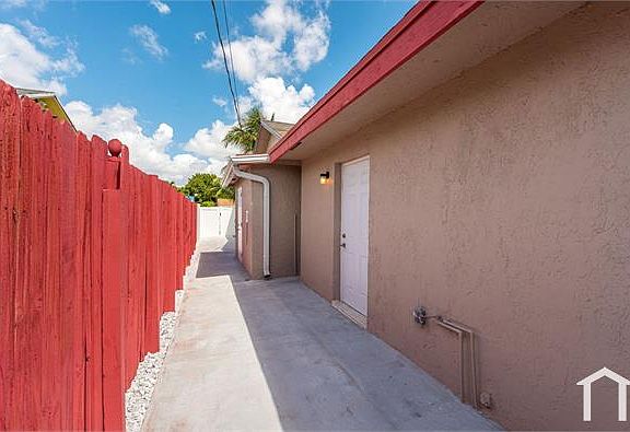 4th image of 8420 NW 44th Ct #2