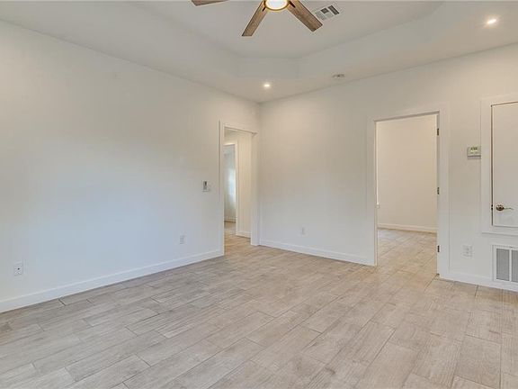 2nd image of 407 2nd Ave SW