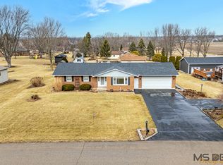 12423 Ellwood Greens Rd, Genoa, IL 60135