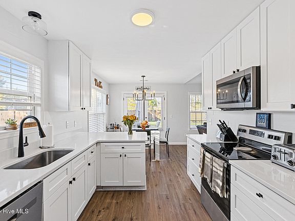 2nd image of 7406 Privet Court