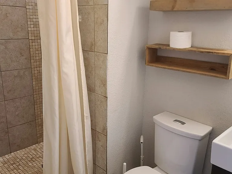 Upstairs full bath