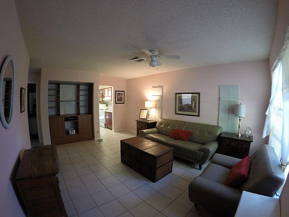 4th image of 8972 SE Parkway Dr