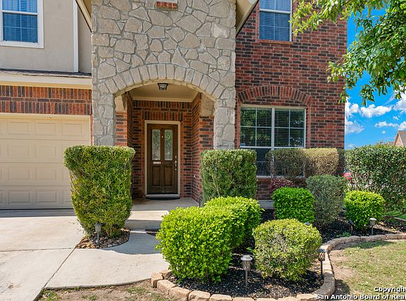 2nd image of 703 Teatro Way