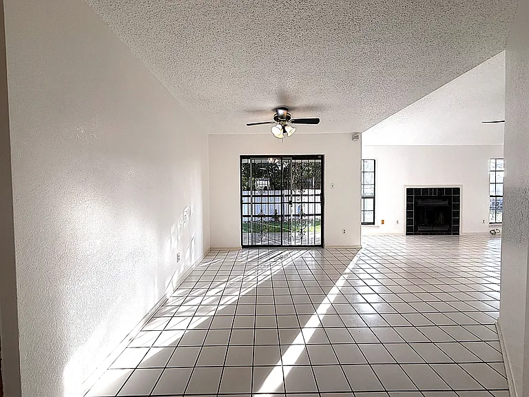3203 Honeysuckle Dr — Photo 5