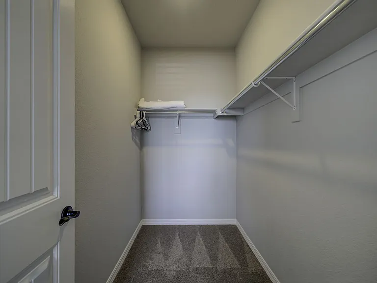 Queen Bedroom - Closet
Walk-in closet