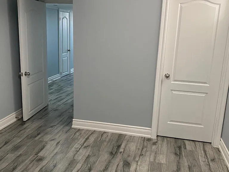 300 Miller Park Ave — Photo 8