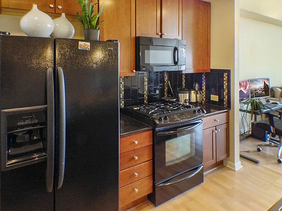4th image of 8185 E Lowry Blvd Unit 201