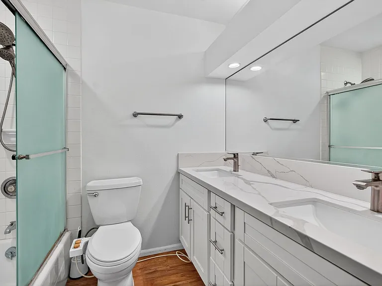 1015 Aoloa Pl — Photo 3