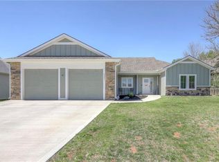 22431 S Jefferson St, Spring Hill, KS 66083