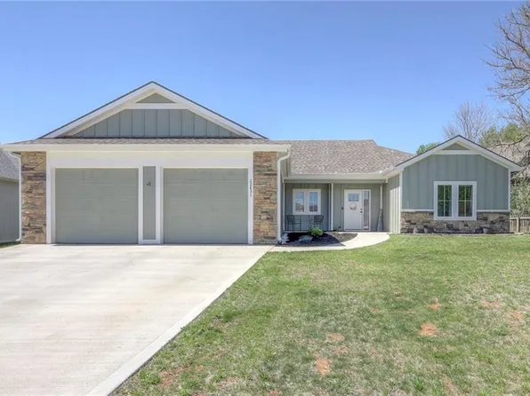 22431 S Jefferson St, Spring Hill, KS 66083