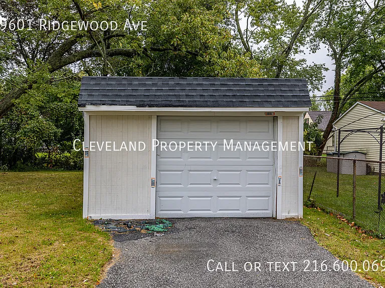 19601 Ridgewood Ave — Photo 4