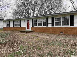 12200 E Meadows Dr, Mount Vernon, IL 62864