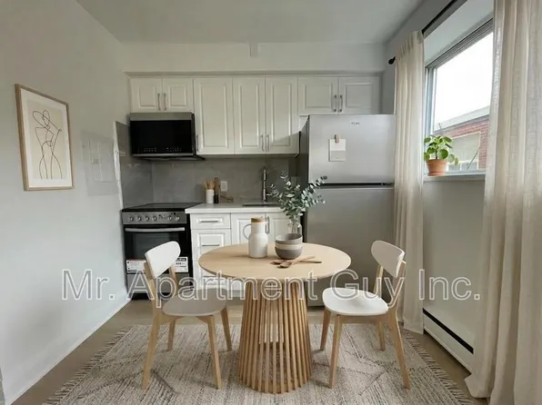 1284 Fennell Ave E, Hamilton, ON