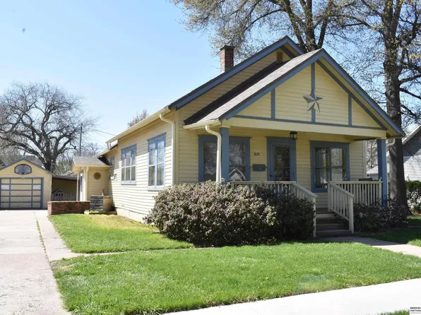 825 W 9th St, Fremont, NE 68025