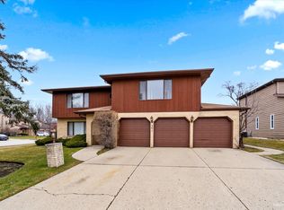 301 Starling Ct APT B, Bloomingdale, IL