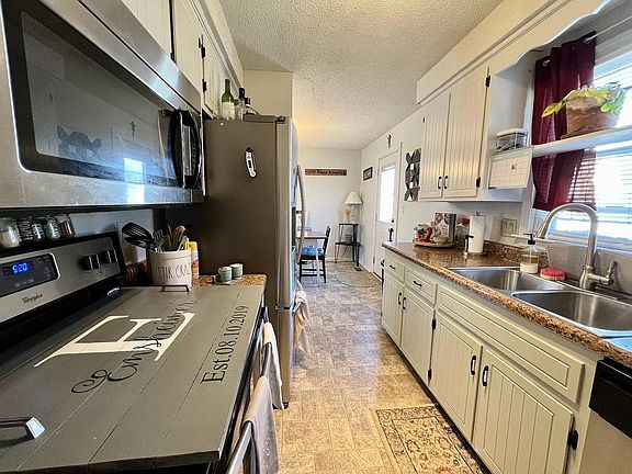 3rd image of 731 Shelton Cir