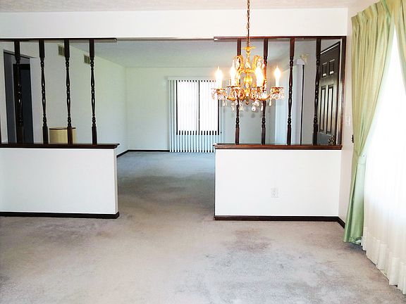 5th image of 371 Charles St