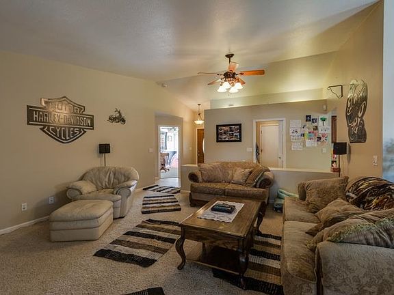 4th image of 395 Carlene Dr