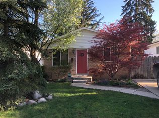 7287 Henry St, Center Line, MI 48015