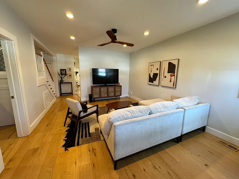 2215 Lindell Ave — Photo 3