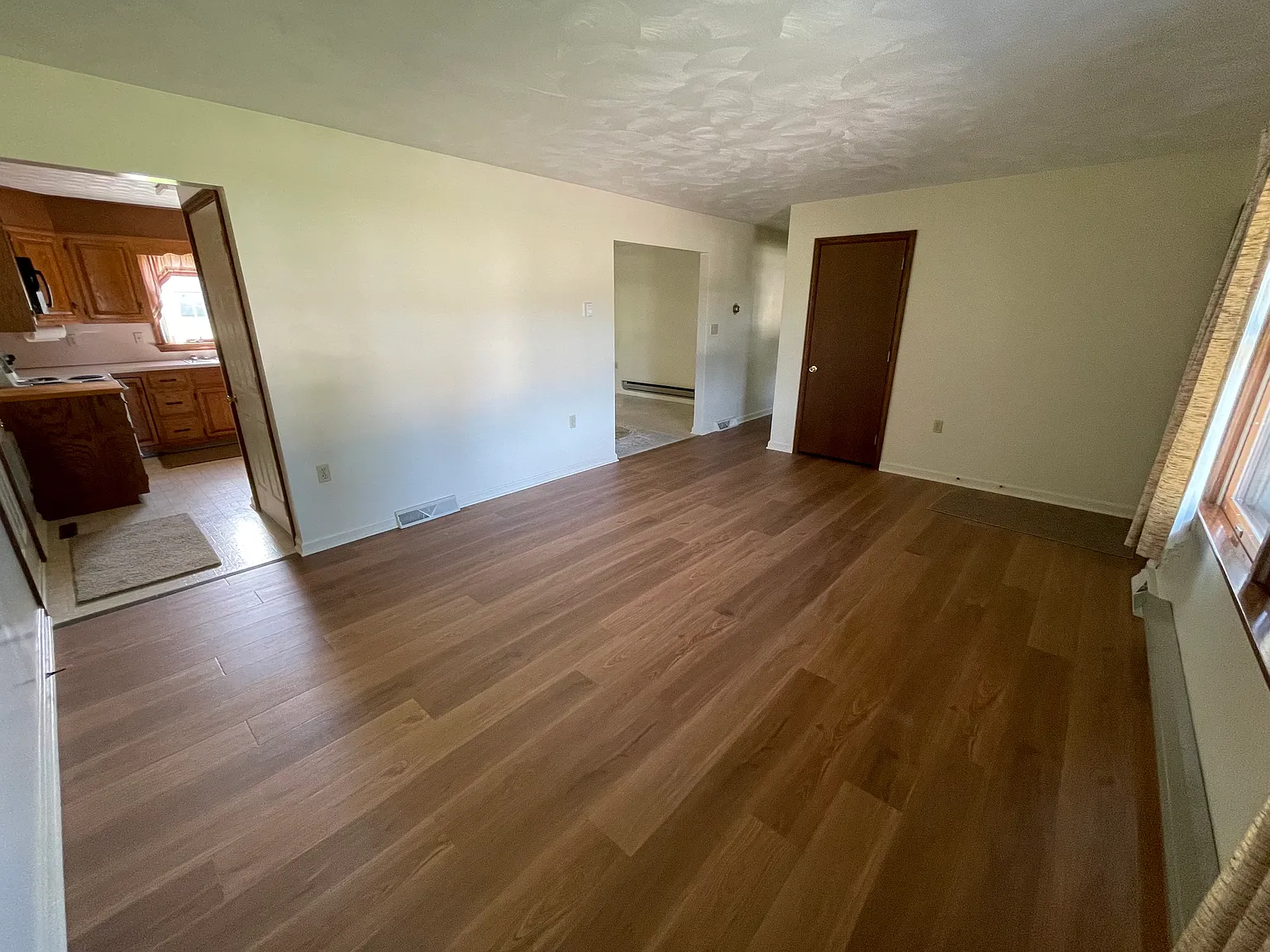 2 bed, 1.5 bath, 1300 sqft, $2,000 — Photo 3