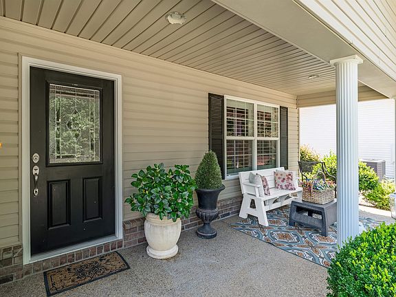 4th image of 26 Jardin Way