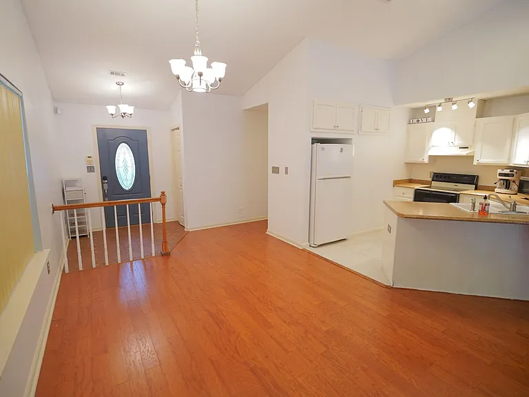 4472 Bay Shore Cir — Photo 5
