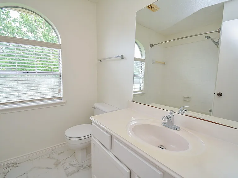 2314 Bent River Dr — Photo 15