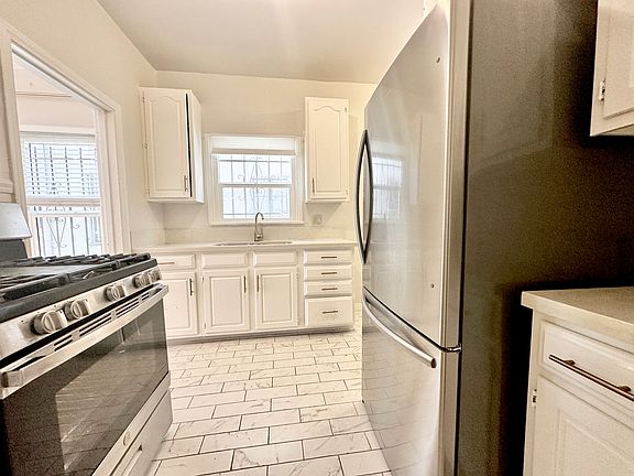 3rd image of 350 N Ogden Dr