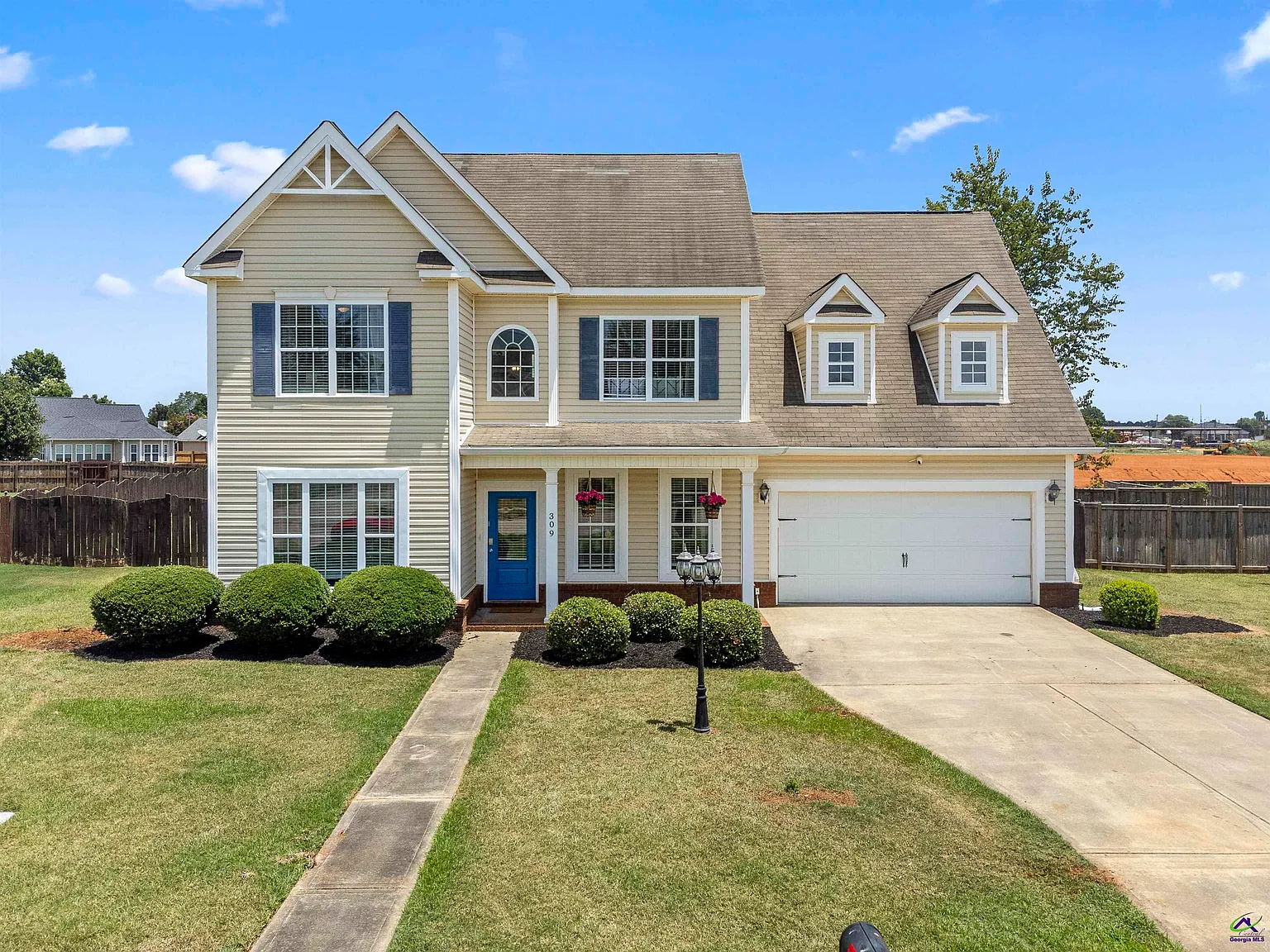 4 bed, 2.5 bath, 1984 sqft, $4,995 — Photo 2