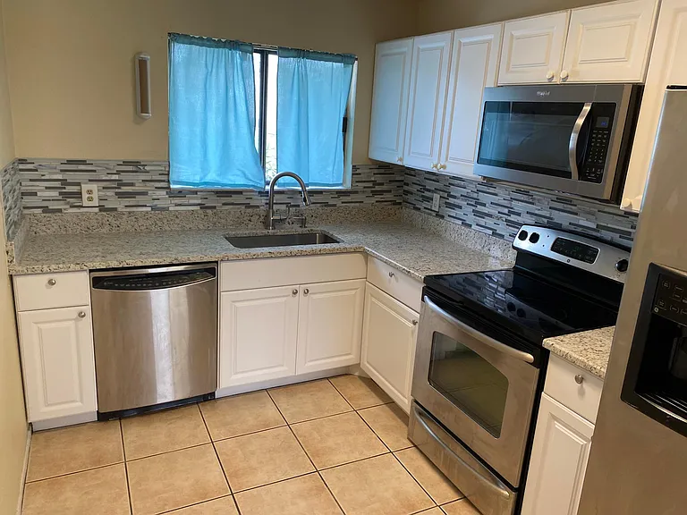 18727 Arapahoe Cir — Photo 2