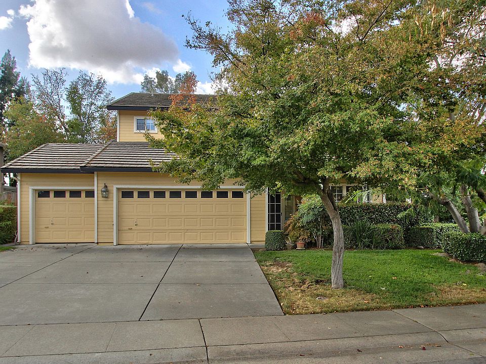 1st image of 2113 Beckenham Way