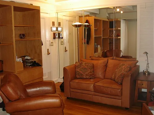 Sold by Manhattan Boutique Real Estate | media 17