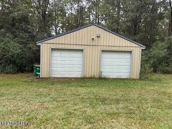 3rd image of 14832 Hillside Dr