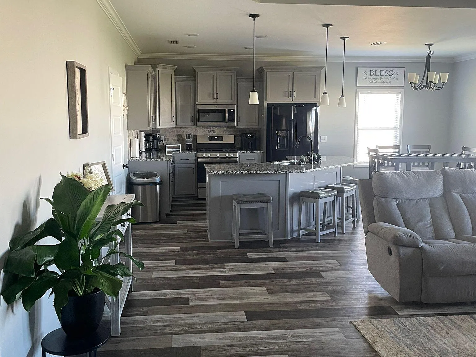 4 bed, 2.5 bath, 2150 sqft, $2,250 — Photo 4