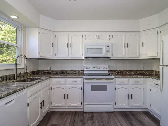 2nd image of 11 Quincy Dr