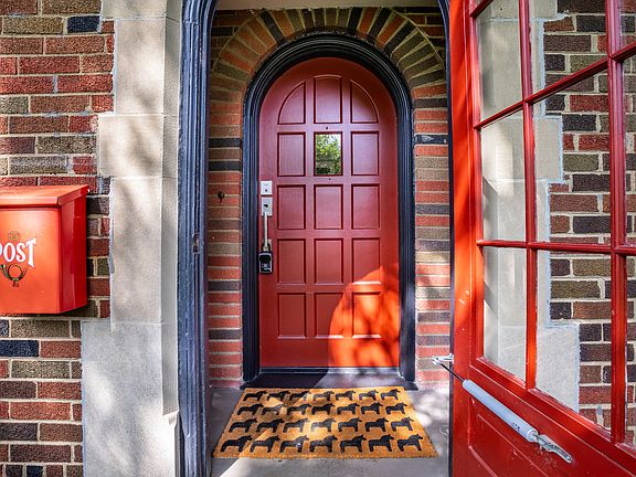 2nd image of 5402 Rosslyn Ave