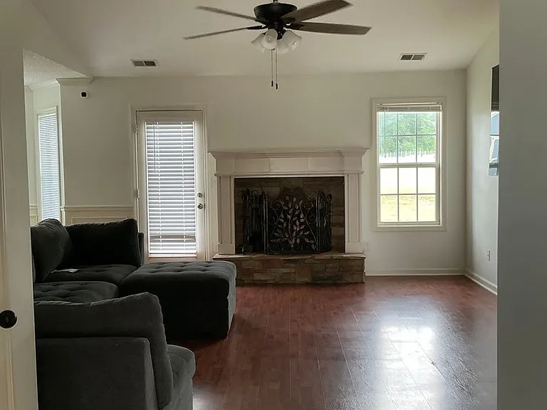 220 Jeremy Dr — Photo 15