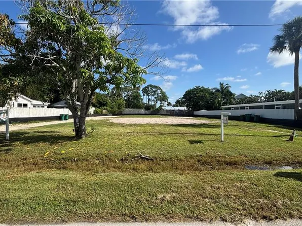 2595 Becca AVE, NAPLES, FL 34112