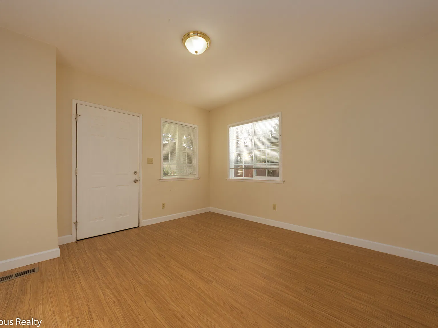 3 bed, 1.5 bath, 1000 sqft, $3,225 — Photo 3