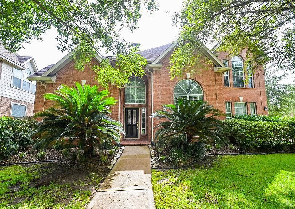 Gorgeous home in the highly desired Green Trails Park subdivision!