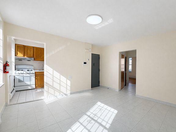 4th image of 418 Grand St #2F