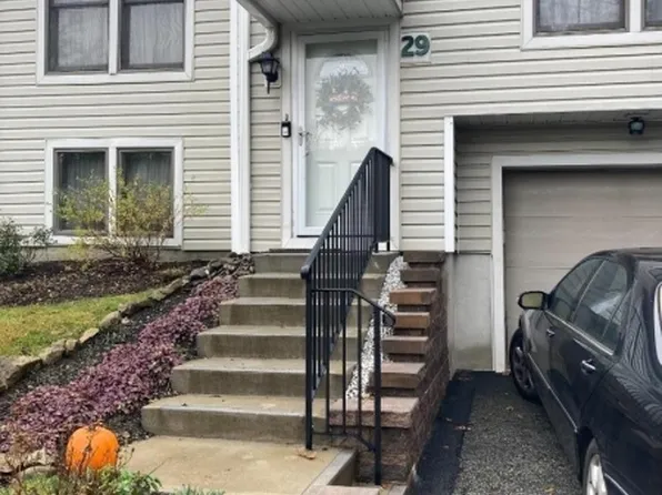 29 Pebblestone Ln, Hardyston Twp., NJ 07419