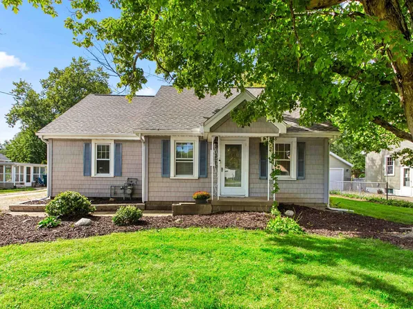 208 Claremont Ave, East Peoria, IL 61611