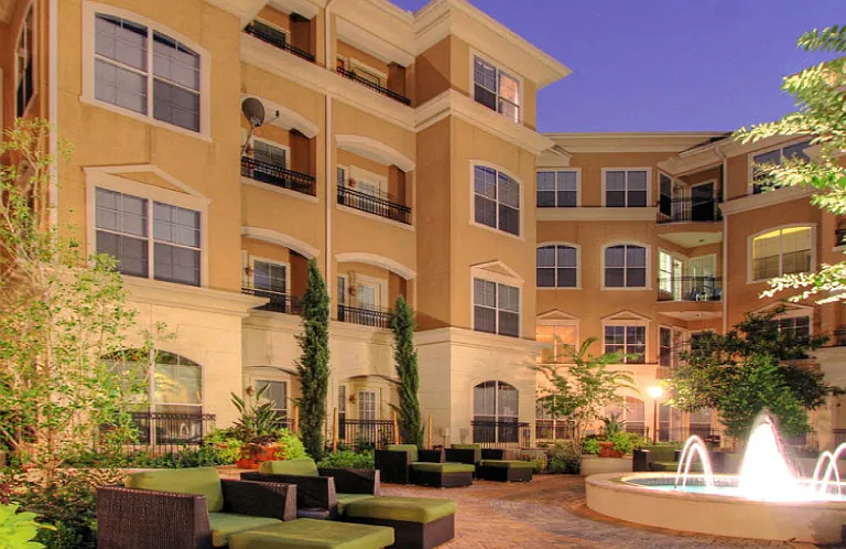 Tuscany Court Apartments — Photo 14